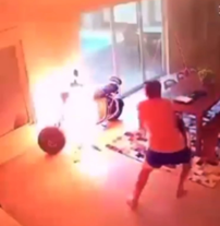 Gast laadt e-scooter op in vakantiehuis - accu vliegt in brand en explodeert - gevaar