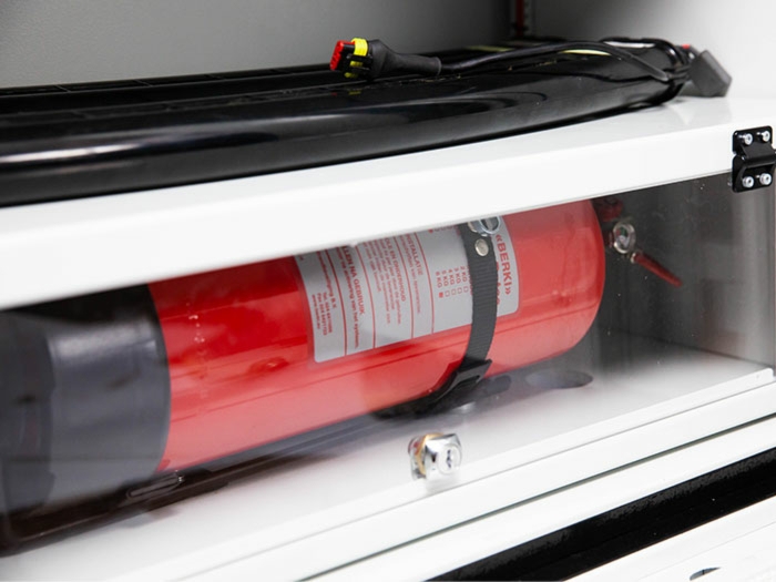 Brandblussysteem om accubrand in lithium-ion accukast te voorkomen - preventieve maatregel